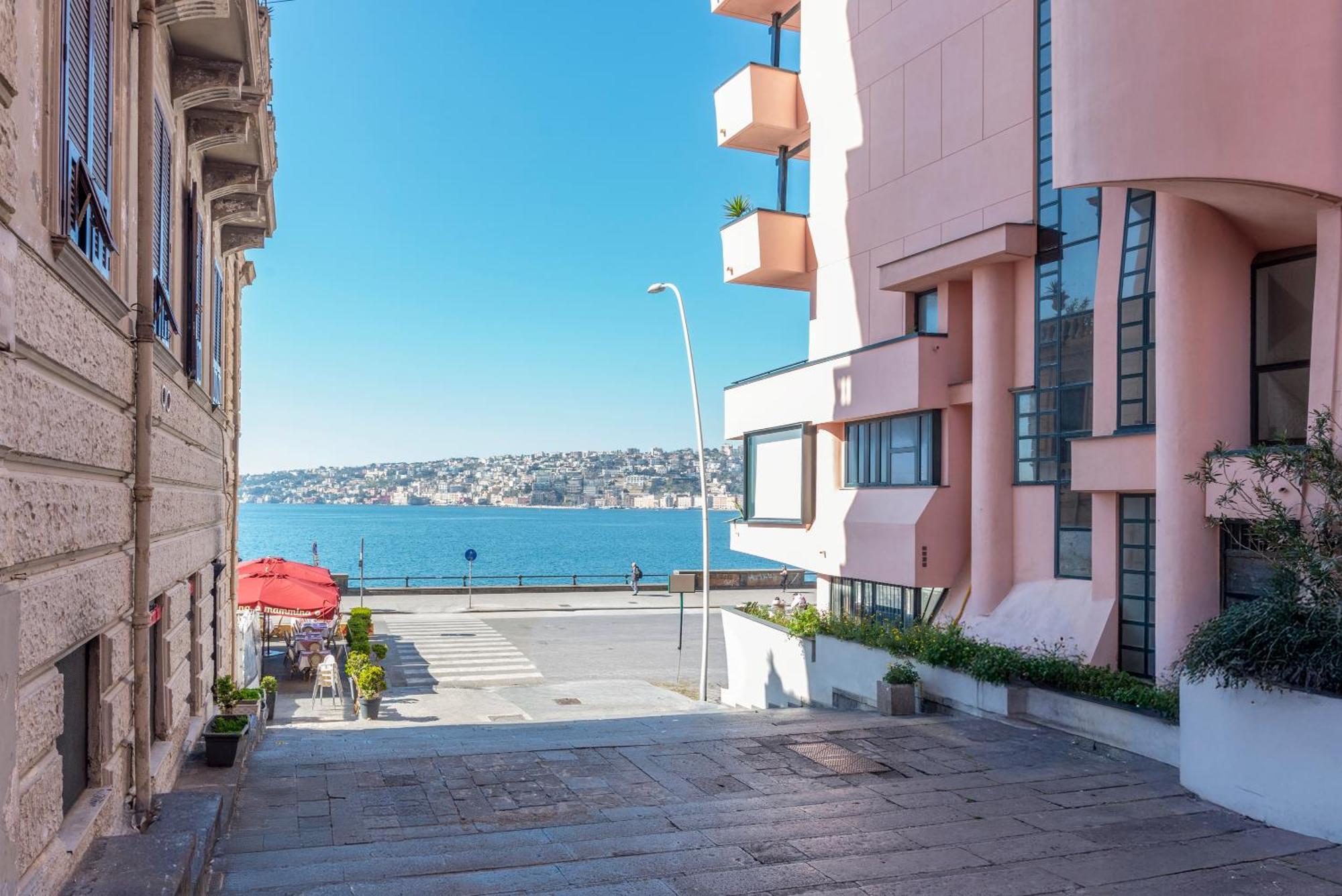 Apartment Chiatamone Seafront Naples